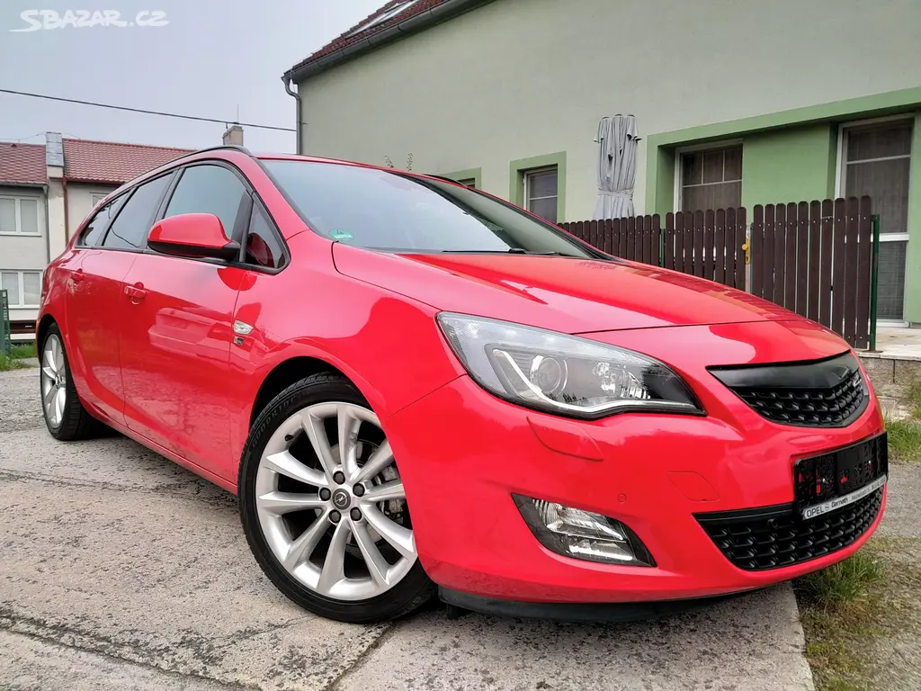 Opel Astra J sport tourer 1.4T 103kW 2012 NOVÁ STK